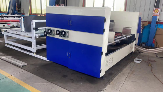 Máquina de puntería de cortador ondulado de hoja delgada 120 m/min Con alimentador automático de cinturón